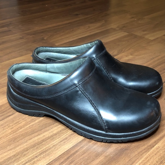 dansko slip resistant work shoe